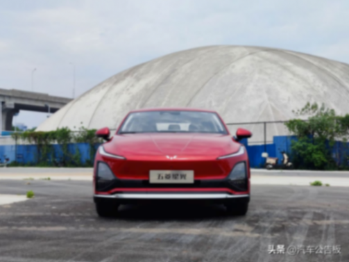 9.98萬元起售,搭載2C快充,五菱星光純電版算是真香之選嗎?